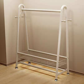 當(dāng)實(shí)用美學(xué)遇見萌寵生活 北京服裝架展示架與寵物衣架的創(chuàng)新融合